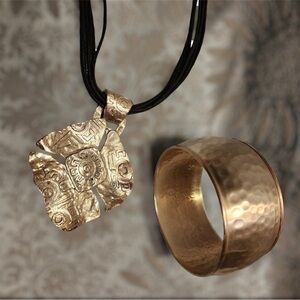 Vintage hammered silver tone metal chunky statement necklace and bangle bracelet